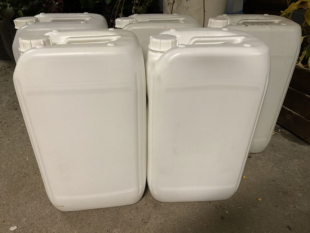 Bańki 25 litrowe po płynach od myjni super stan duża ilość