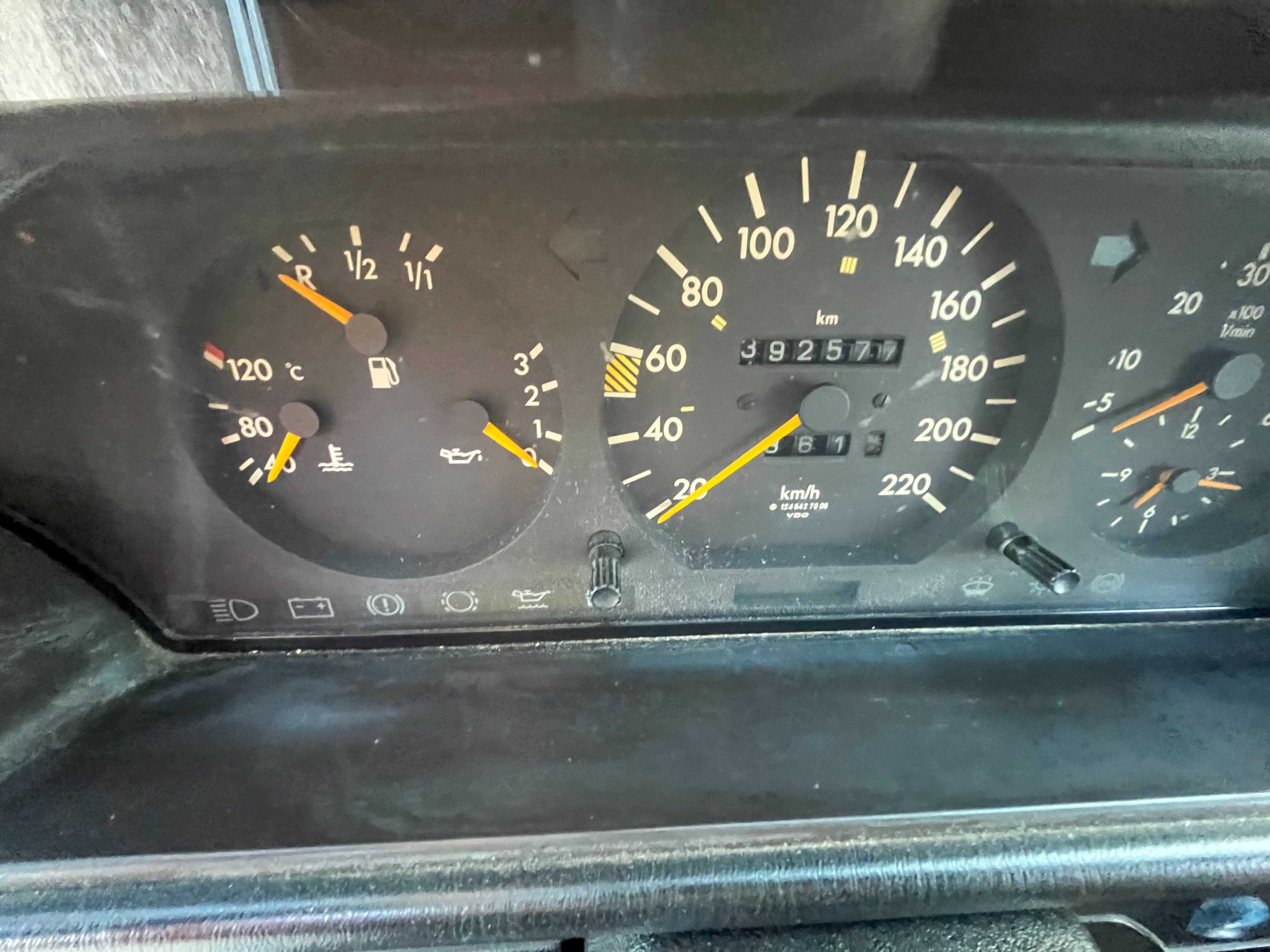 Mercedes-Benz 300D (124)