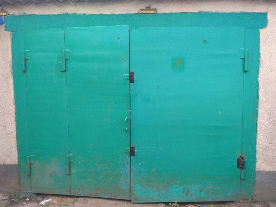 Гаражні ворота товстий метал