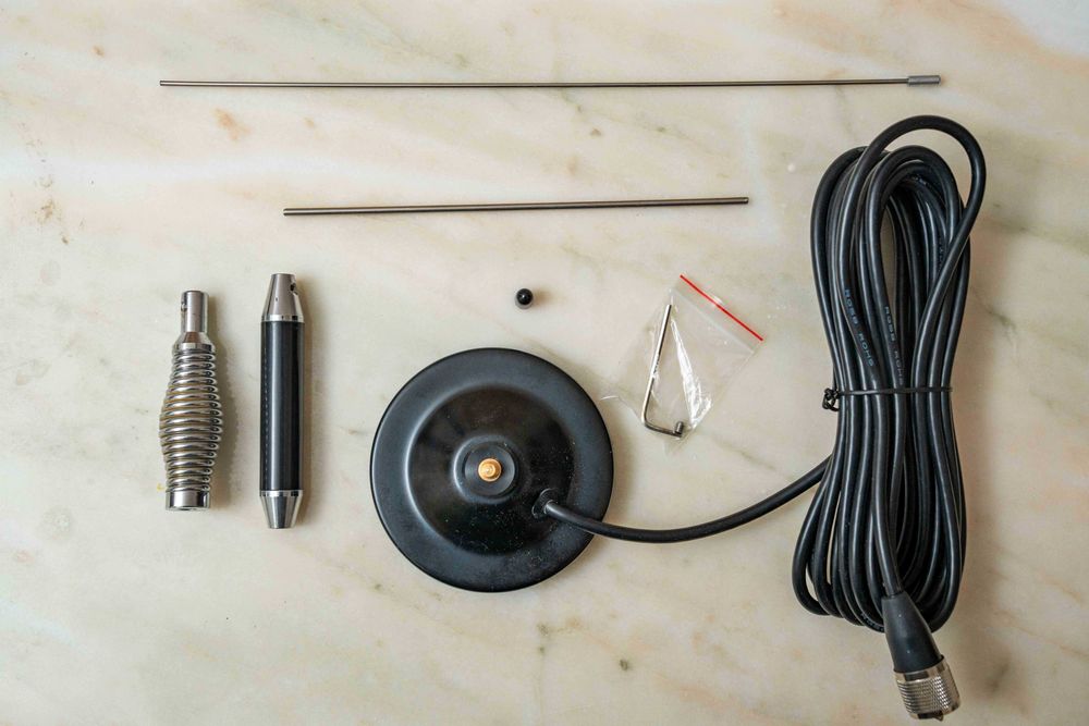 Antena de Radio CB 27 Mhz magnética, nova e robusta.