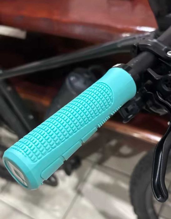 Gripy,uchwyty,rączki ODI PAS,L+P,130/22,1xALU guma,rower,hulajnoga