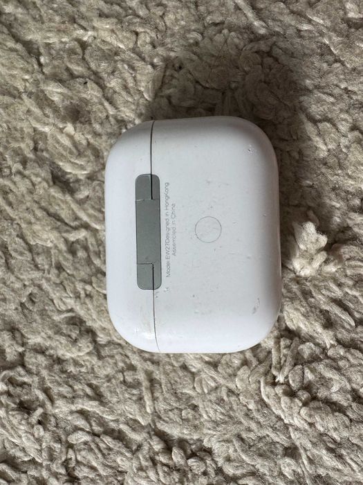 Кейс для наушников Apple Airpods