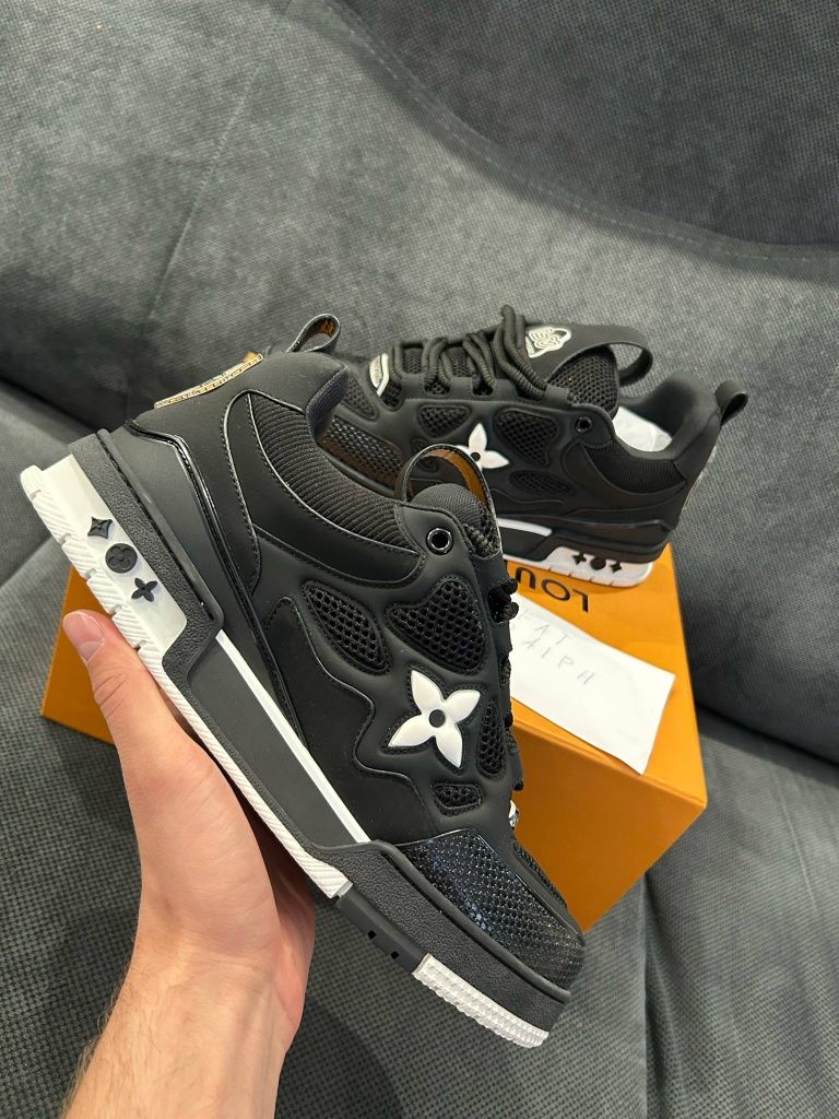 Lv skate koloru czarnego