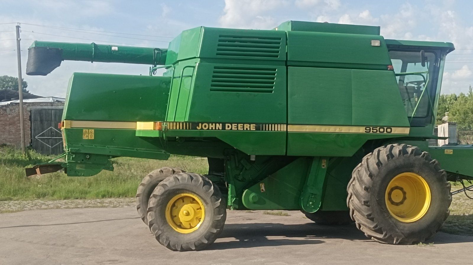 Комбайн John Deere 9500