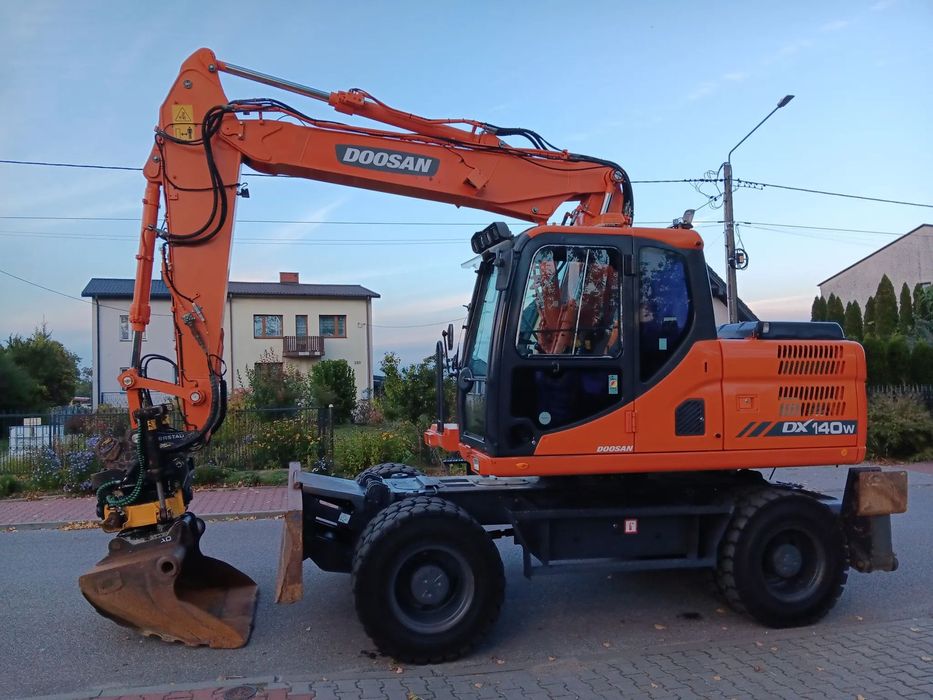 Doosan DX 140 W  Doosan DX140 W Rok Produkcji:2014 sprowadzona rotator