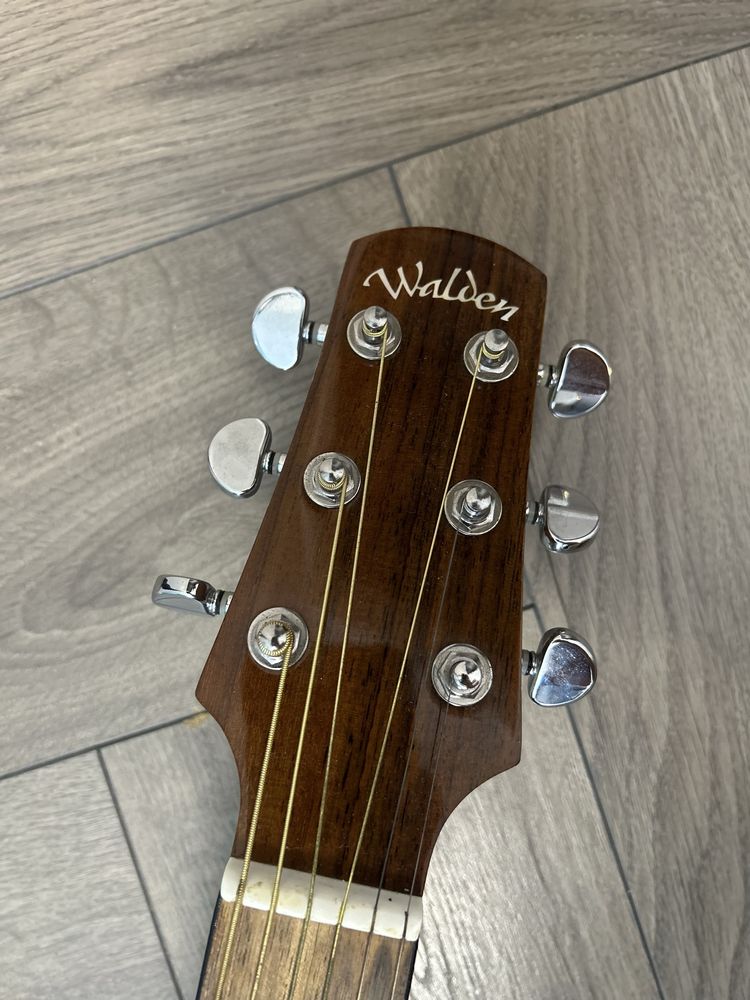 Prawie nowa Gitara Walden CD550 wraz z pokrowcem