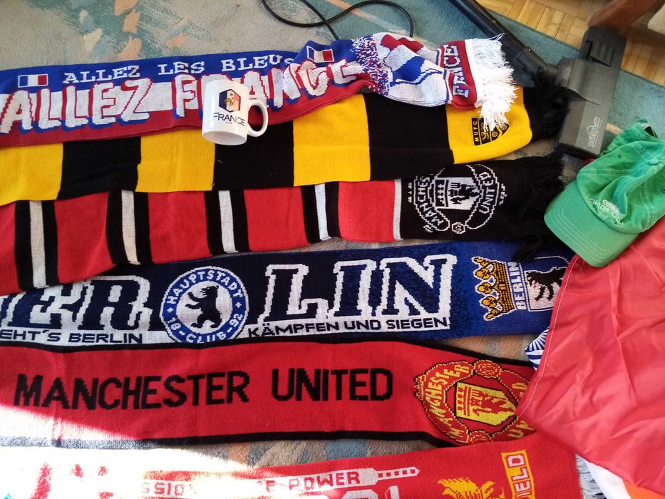 Szaliki 10 szt Liverpool man utd Berlin gadżety flagi kubek Francja