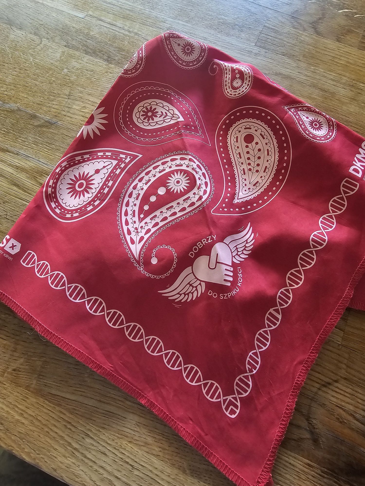 DKMS chudtka bandana czerwoną 28x28 cm
