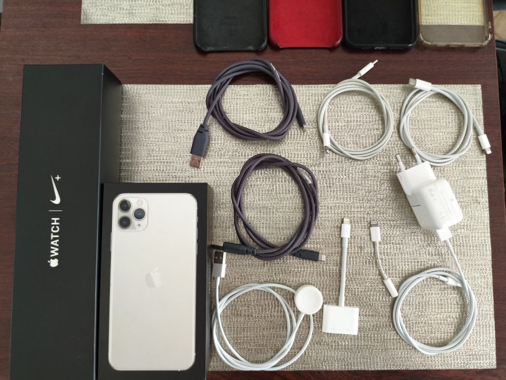 iPhone 11 Pro Max + Apple Watch 4 44mm
