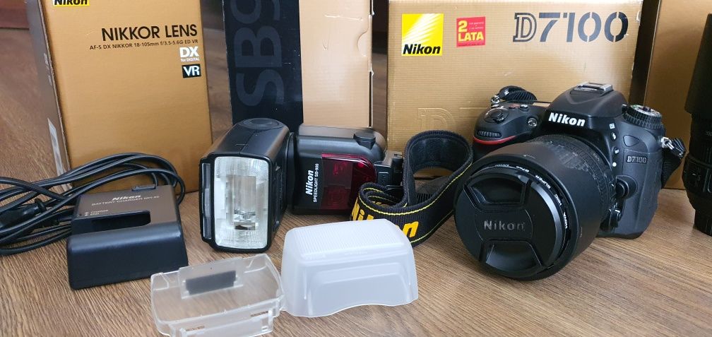 Nikon D7100 plus 3 obiektywy Nikkor i lampa błyskowa SB-900