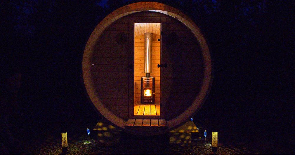 Domek wśród sosen z balią z jacuzzi i SAUNĄ , Borsk,