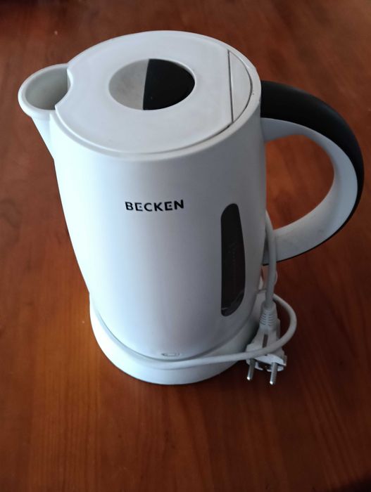 Jarro Elétrico BECKEN (2000 W - 1.5 L)