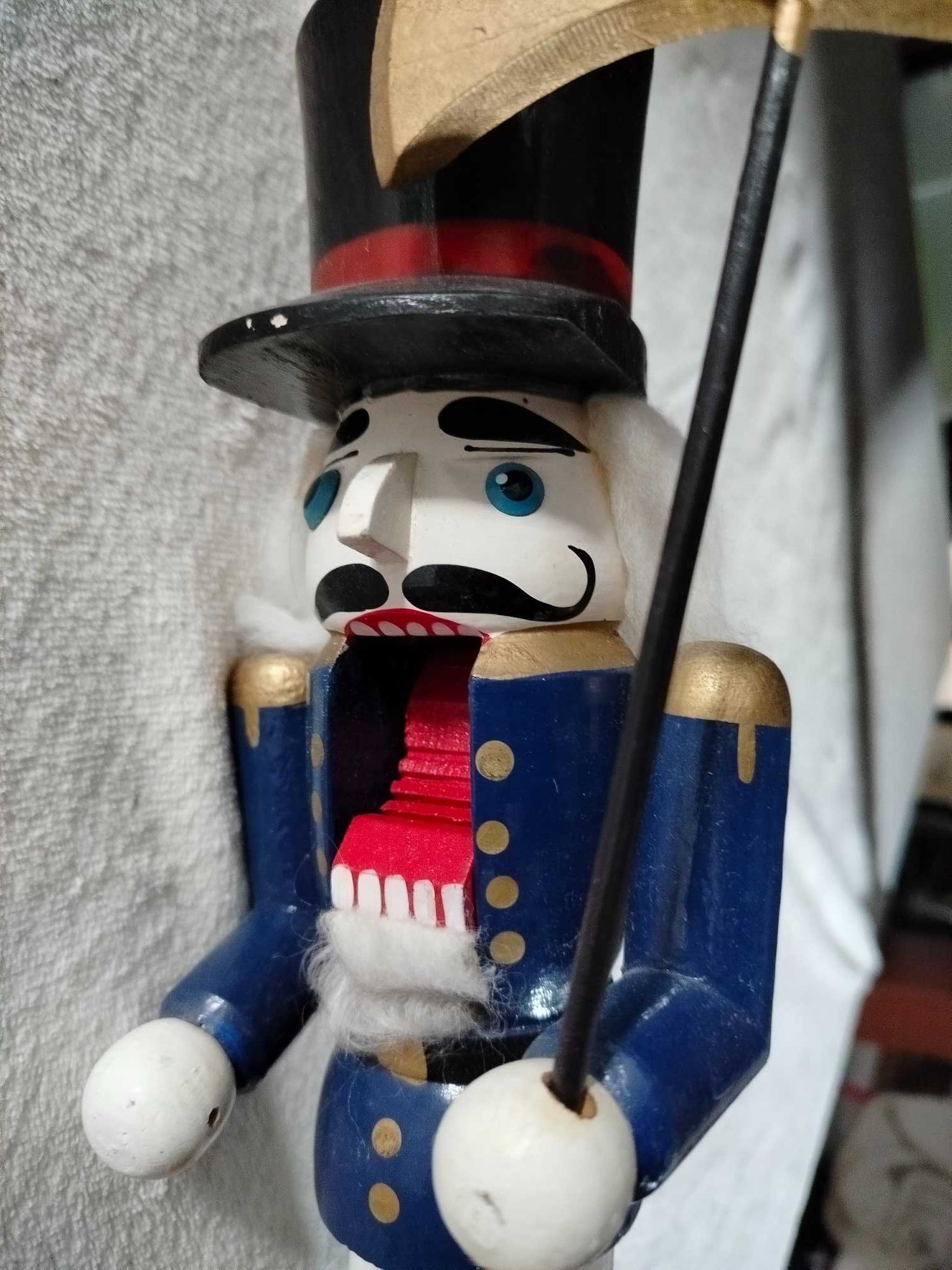 Dziadek do orzechów drewniany żołnierz 35 cm