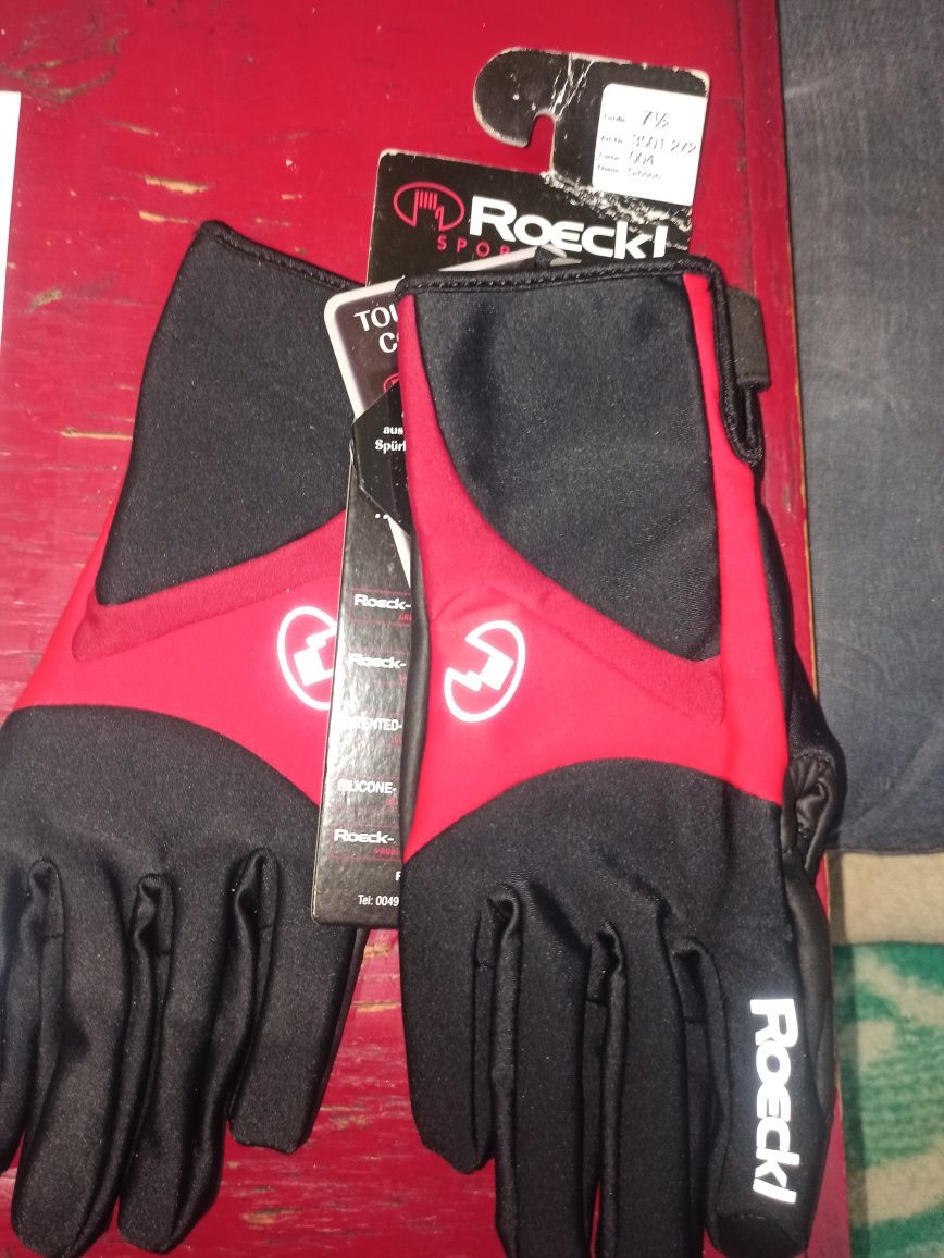 Продам перчатки лыжные фирмы Roeckl