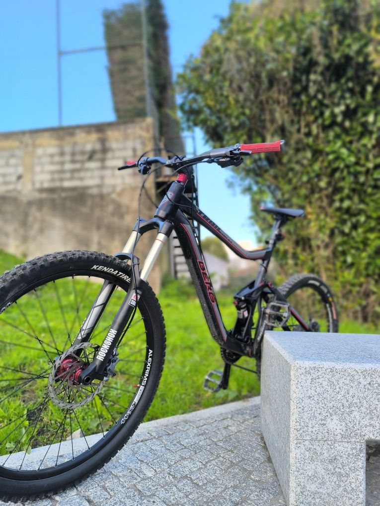 Bicicleta suspensão total