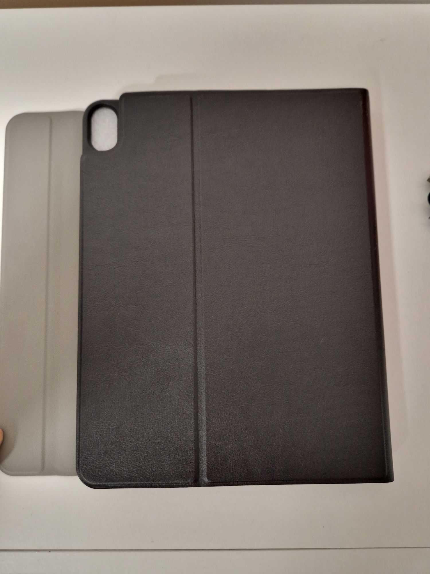 Etui z bezprzewodową klawiaturą do IPAD'a 11 PRO