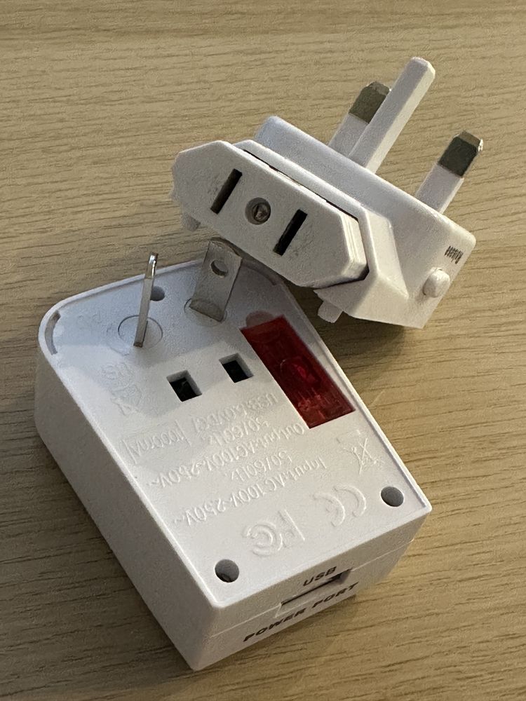 Travel adapter UK/EU/AU/US