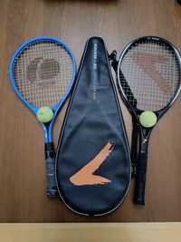2 raquetes de tênis, uma capa para raquetes e 2 bolas