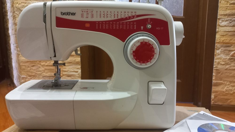 Швейна машина середнього класу Brother HQ - 17