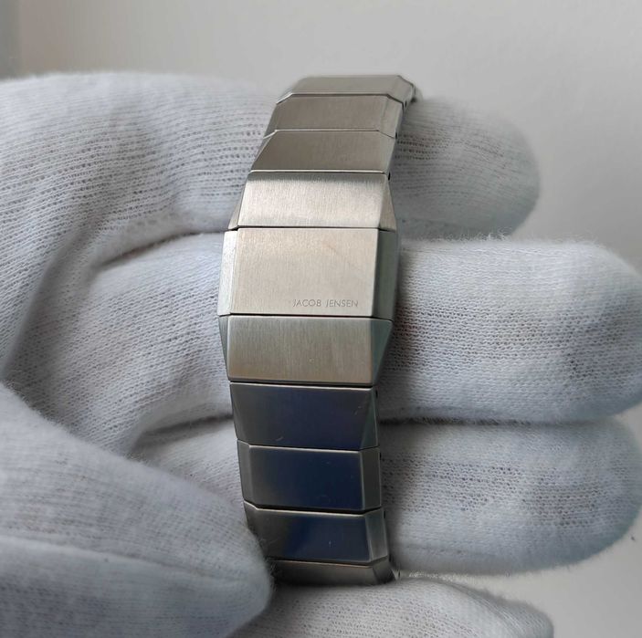 Жіночий годинник Jacob Jensen 562 Swiss Made Sapphire