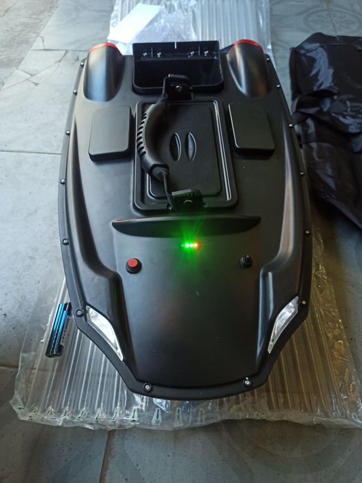 Карповий Кораблик для прикормки, завозу снастів.