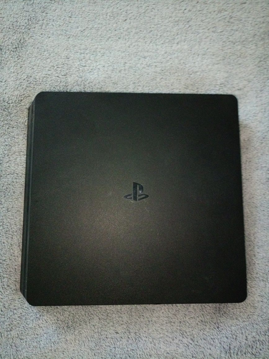 Mam na sprzedaż PS4 w bardzo dobrym stanie+orginalny pad +4gry