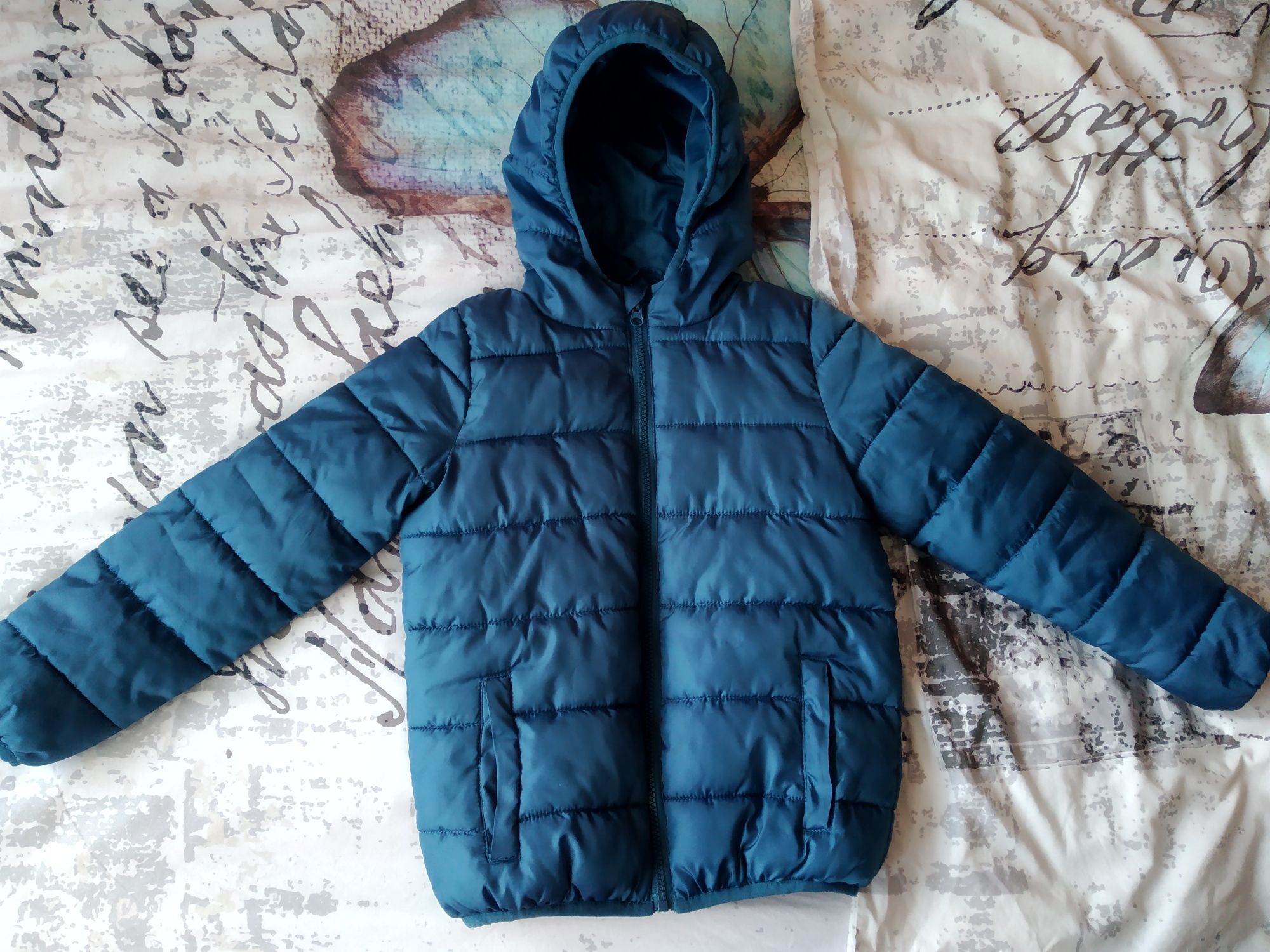Продам дитячу куртку на хлопчика  128 см ( 6-7 ) р. Весна- осінь.