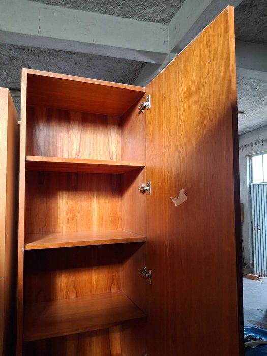 Armários de madeira (cerejeira)