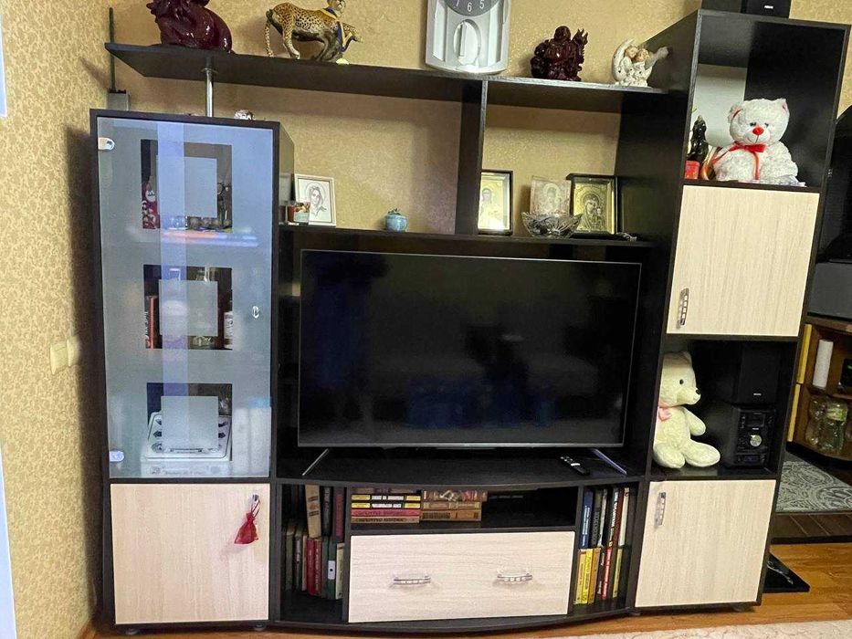 Стінка у вітальню