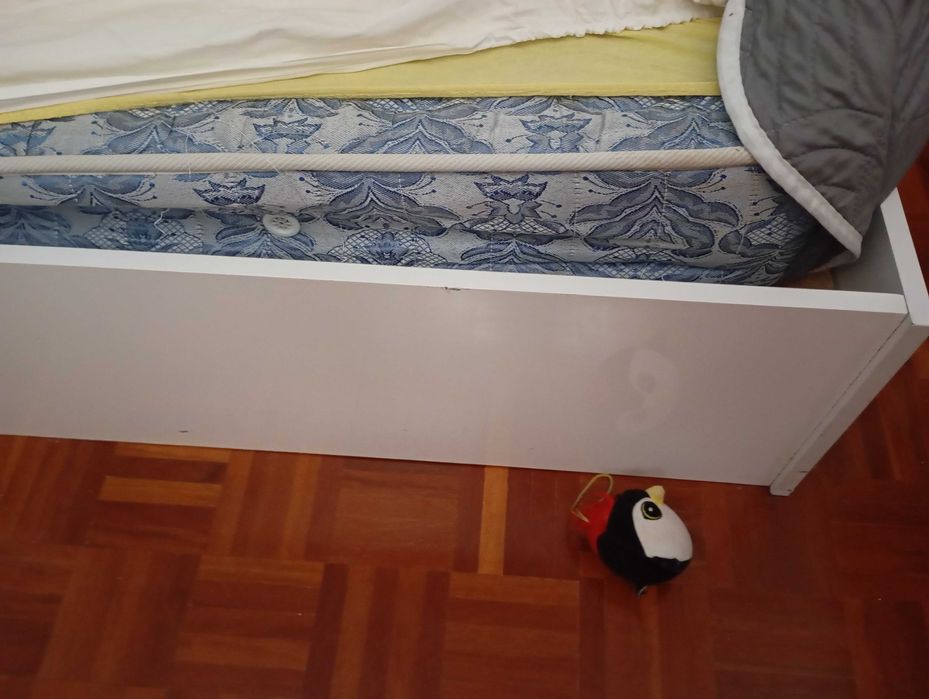 Vendo cama King 190/220 com mesas de cabeceira estrado e colchao