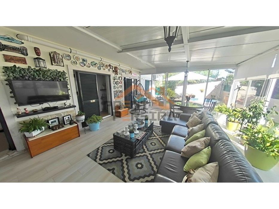 Moradia T3, com garagem para uma viatura, terraço e jacuzzi, situad...