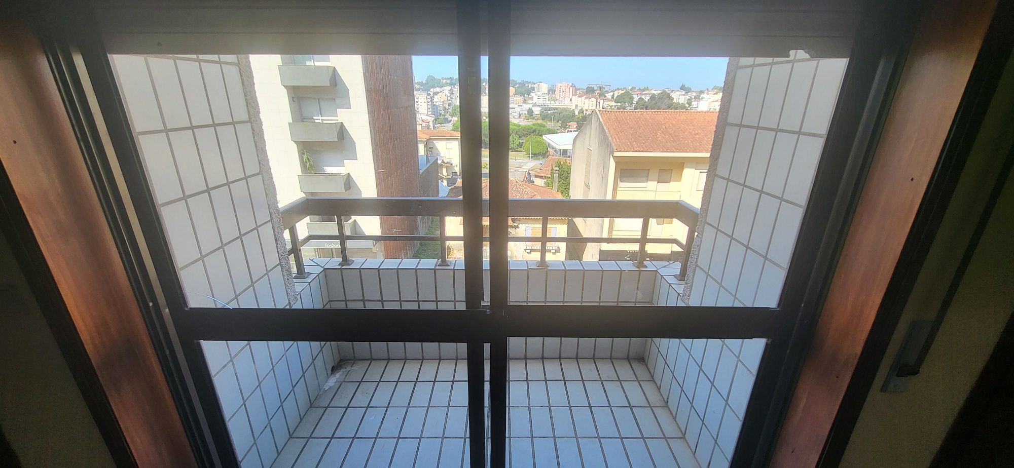 T2 com garagem e boas áreas