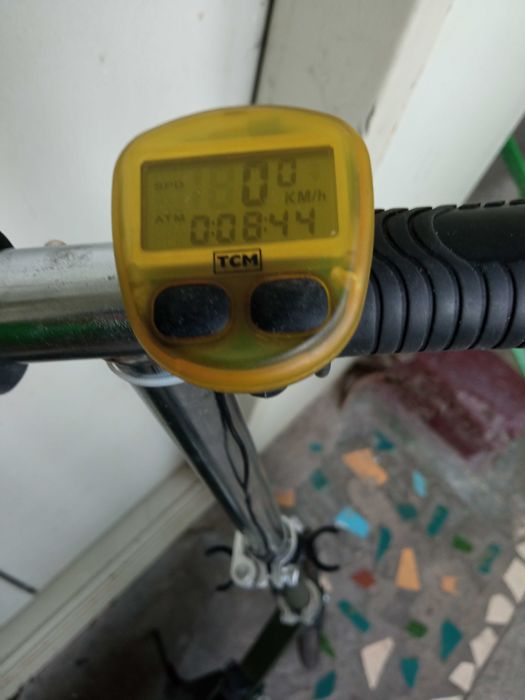 Городской фирменный самокат. Со спидометром, компьютером.