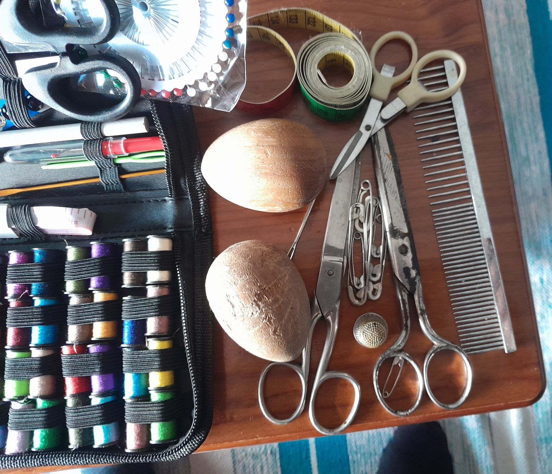 Utensílios de costura novos para pequenos arranjos