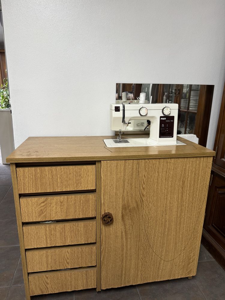Maquina de costura PFAFF HOBBY 750
