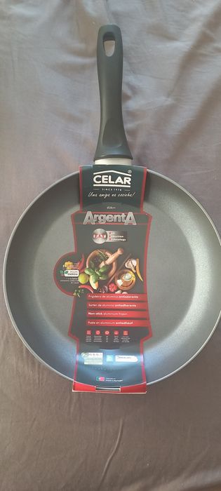 Frigideira de alumínio antiaderente  28 cm