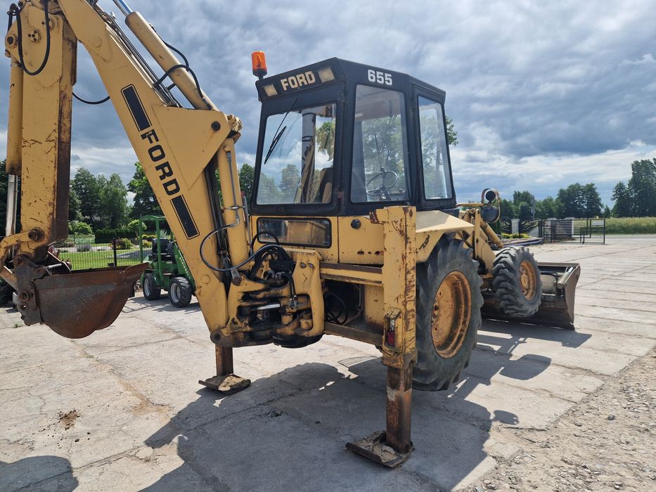 Koparko-ładowarka Ford 655 koparka New Holland NH 95 4x4
