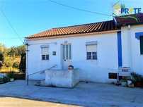 Moradia T4 localizada em aldeia calma perto de Vila de Rei