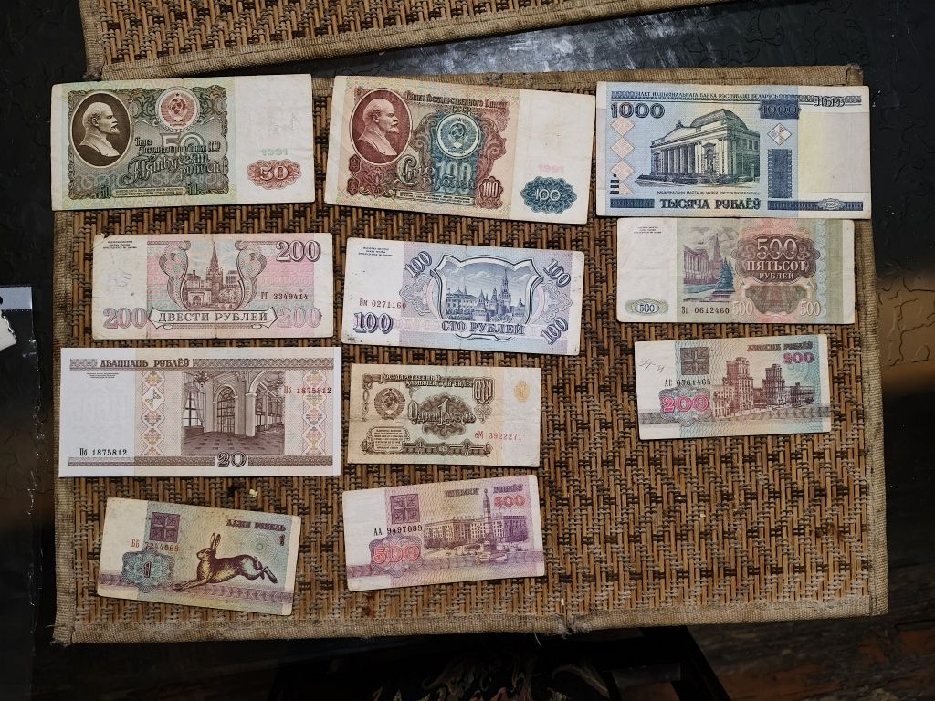 Банкноти різних країн
