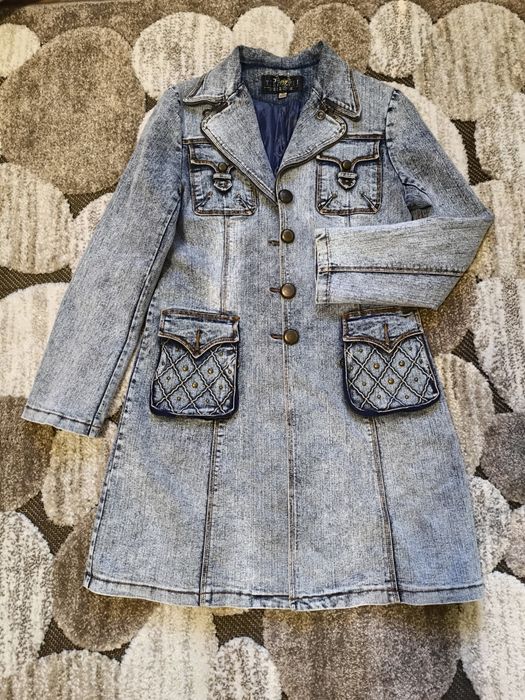 Жіночі костюми та куртки