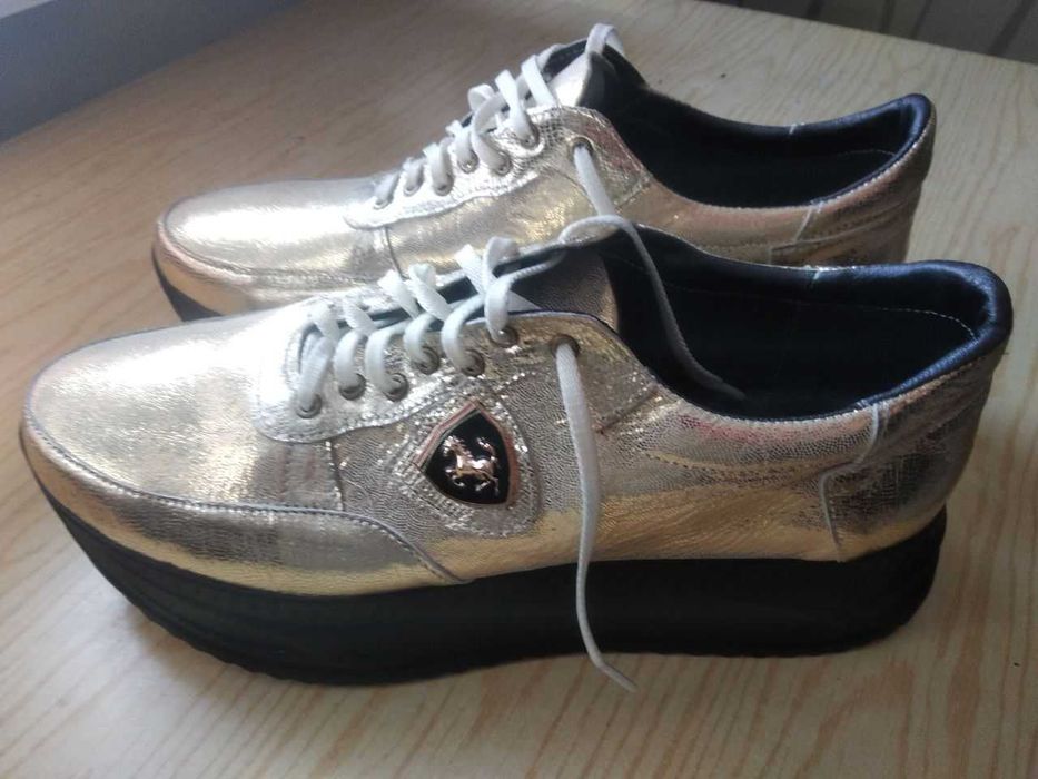 женские кроссовки размер 40