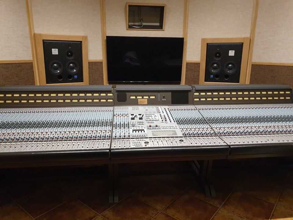 Amek 9098i console (design by Rupert Neve) Студийная  консоль 320000$