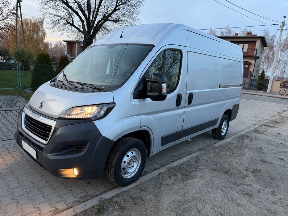 Peugeot BOXER  L2H2 średni  paka 3.1M  idealny  KLIMA  220 tys.km. 2 x drzwi nawigacj