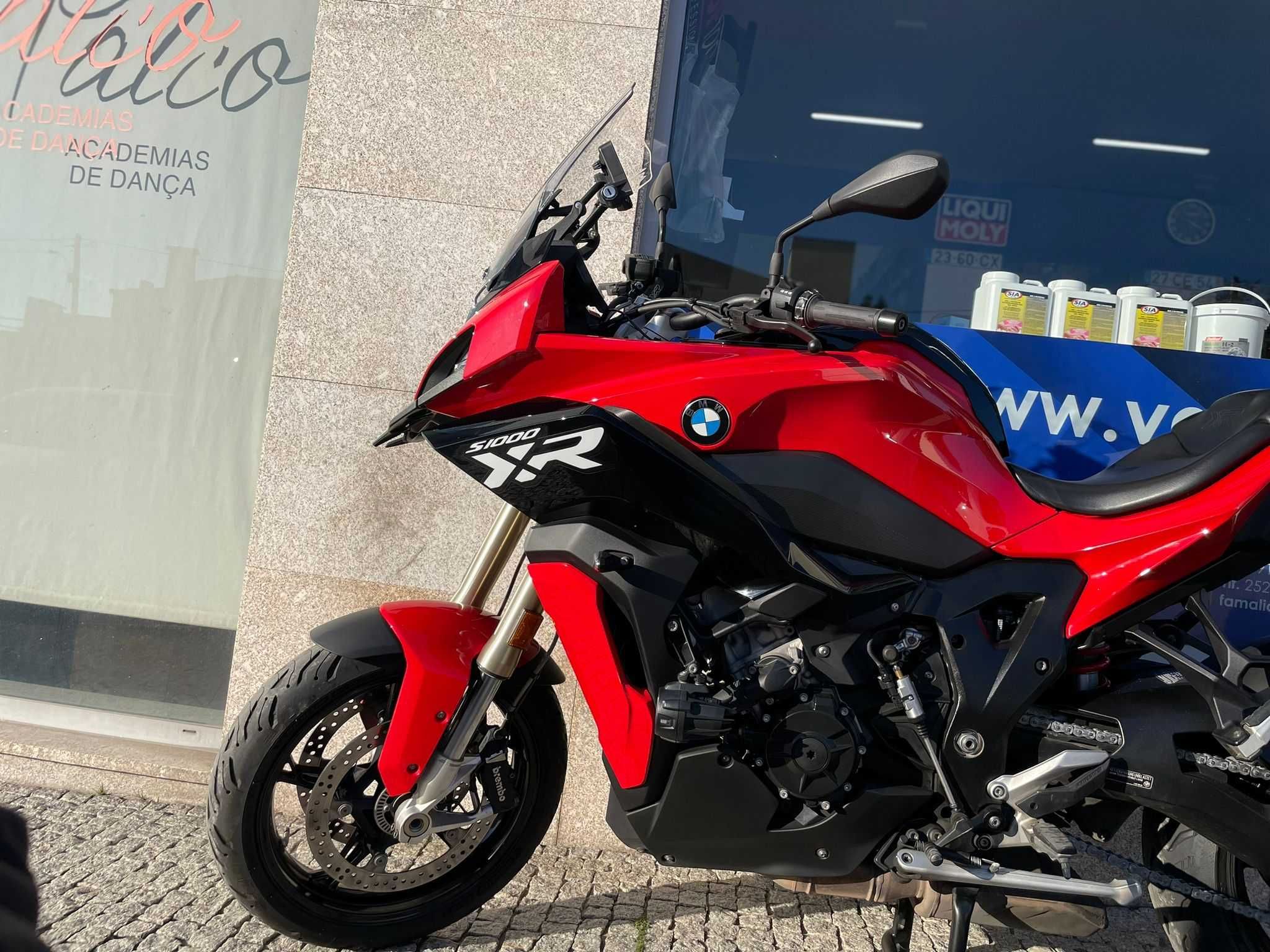 BMW S1000XR vermelha 2022