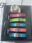 Relógio com várias braceletes