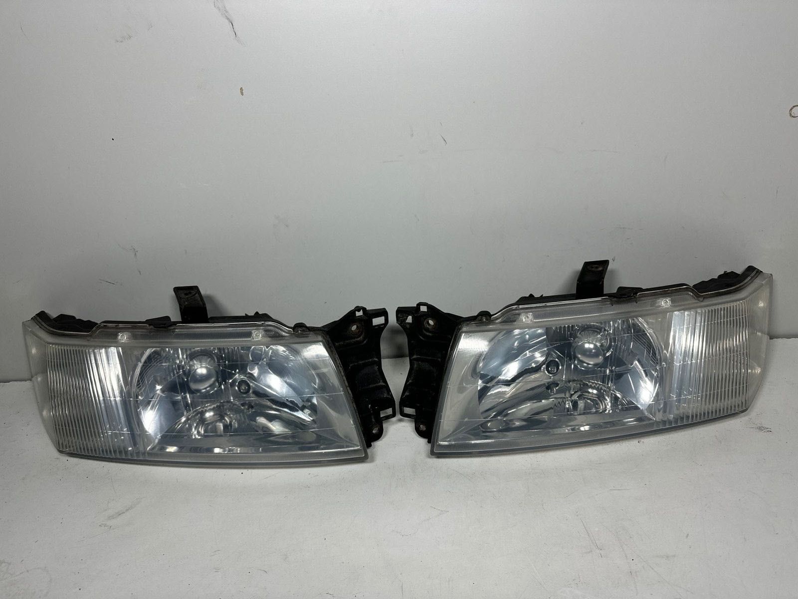 Mitsubishi Space Wagon Lampy Przód Przednie Lewa Prawa EU cana za 1st