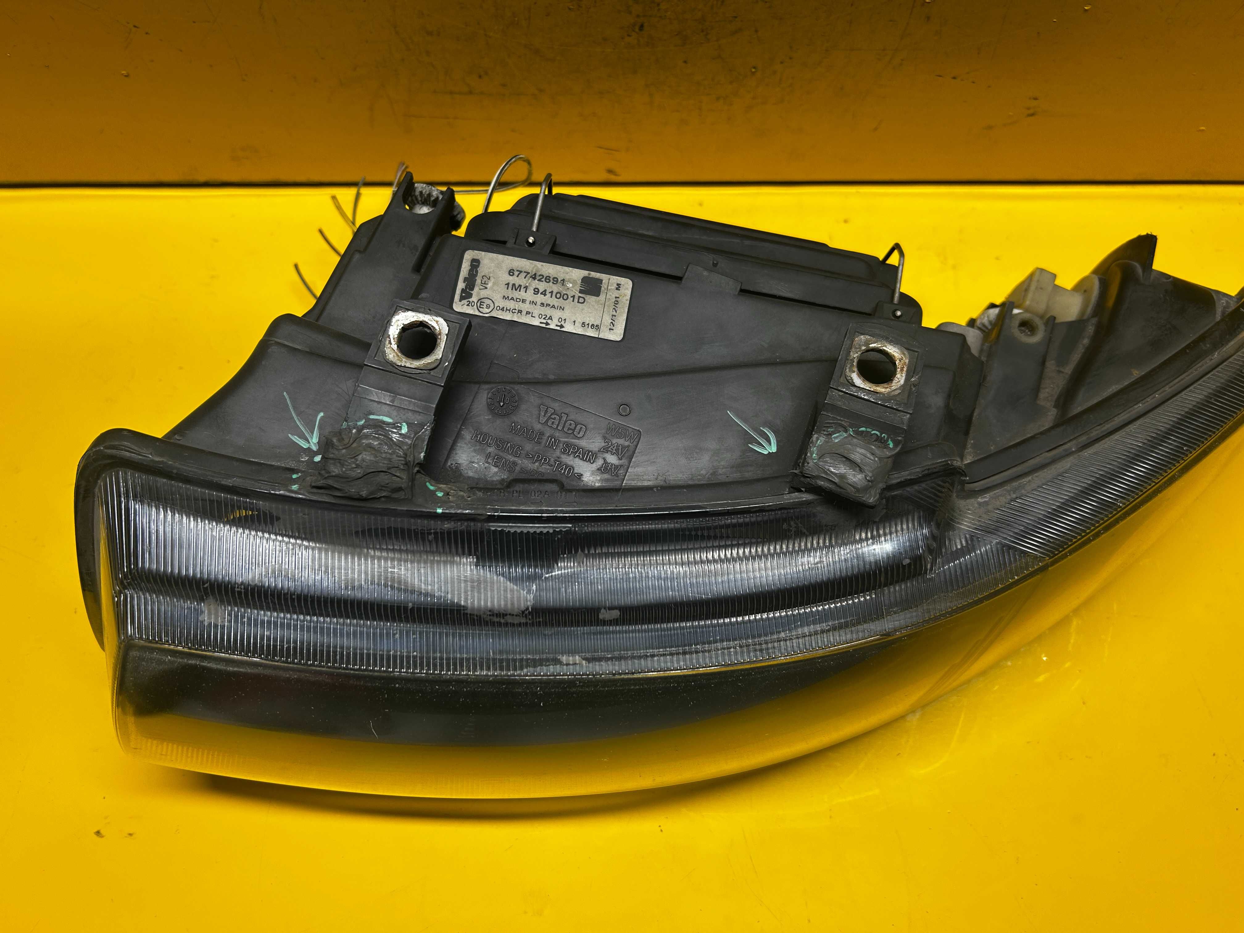 ліва фара Seat Leon Toledo 1999-2005 дефект на фото
