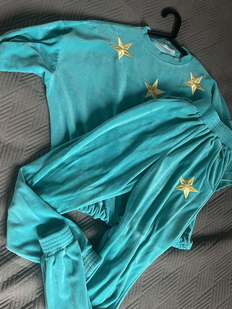 Nowy dres turkusowy z gwiazdkami