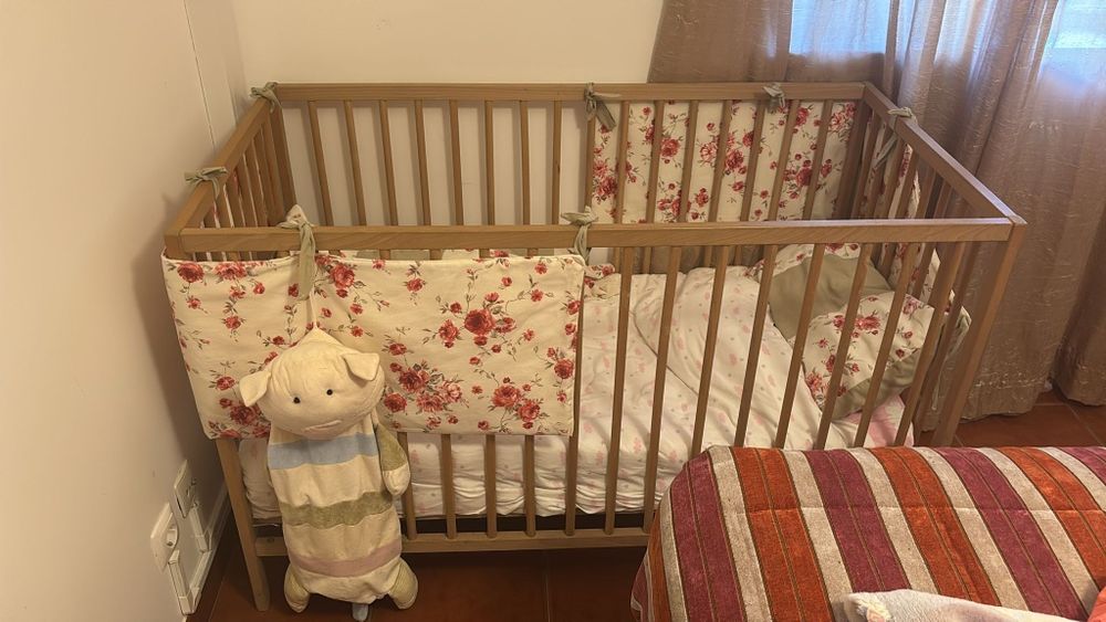 Cama de bebê como nova