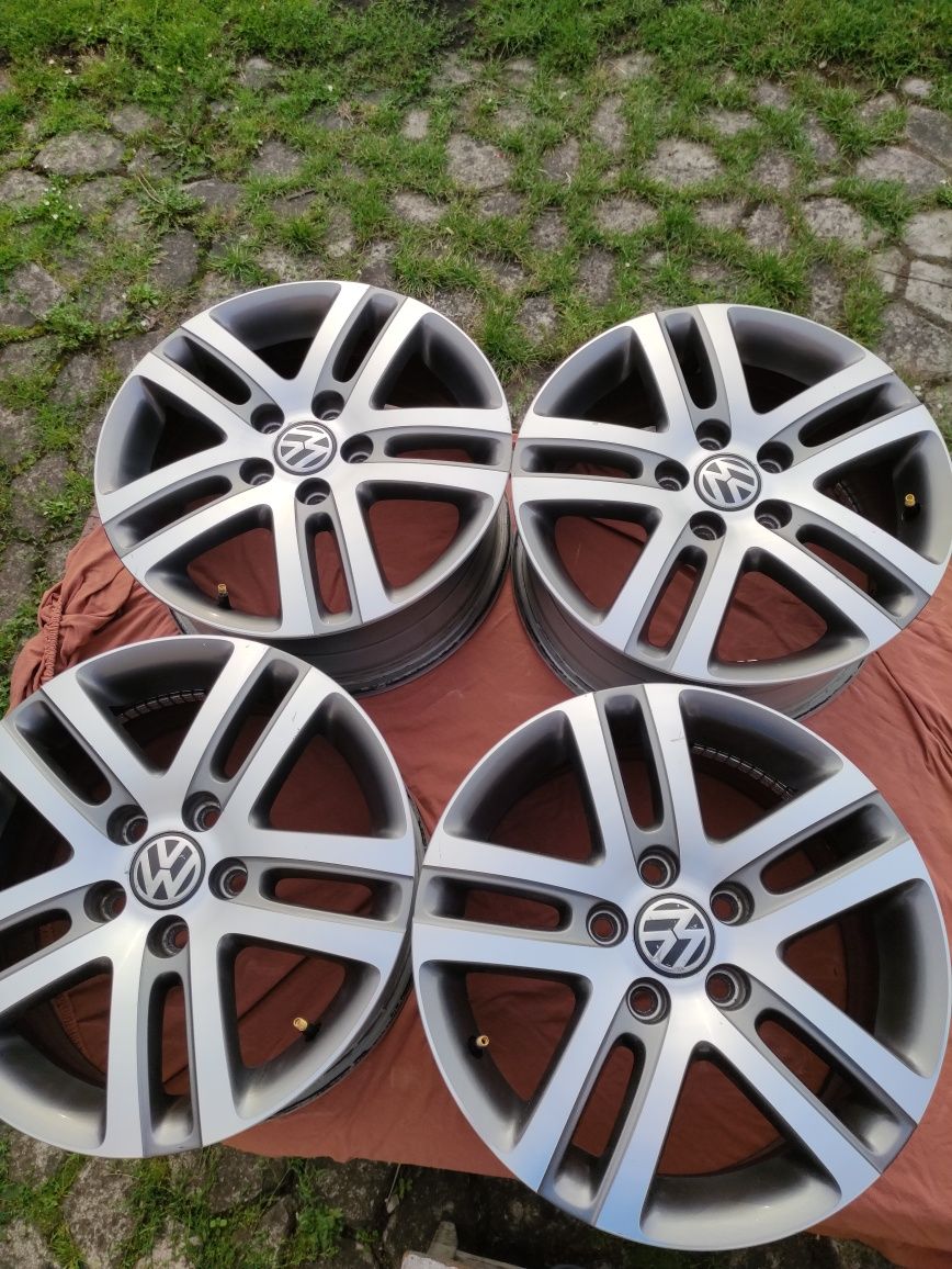 Sprzedam 4 felgi aluminiowe vw Touran 1T
